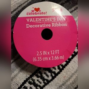 1 roll red and pink rose patterned wired ribbon 2.5 in x 12 ft plaid wreath.